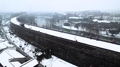 4K航拍南京冬景明城墙秦淮河雪景视频的预览图